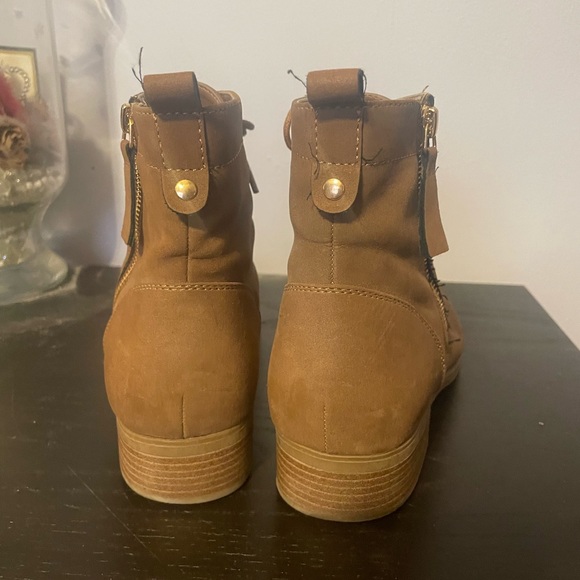 Brown w/gold zipper booties - Picture 3 of 4